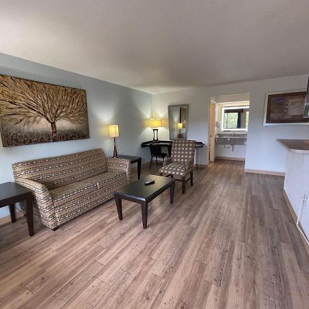 Tricove Inn & Suites Джэксонвиль Экстерьер фото