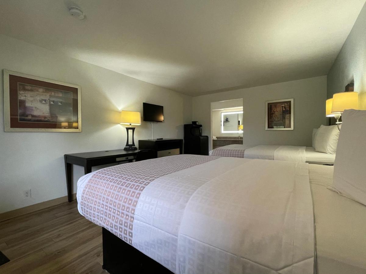 Tricove Inn & Suites Джэксонвиль Экстерьер фото